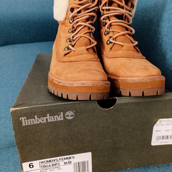 TIMBERLAND Courmayeur Valley Shearling Boots. Size 6 - Picture 2 of 6
